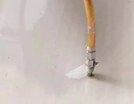上林瓷砖空鼓维修公司专业解答在瓷砖铺贴过程中，如果使用的砂料过粗（如全部使用了粗砂），可能会导致以下问题