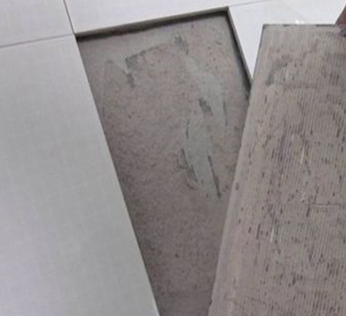 上林瓷砖空鼓维修公司分享瓷砖铺贴时如果打浆（即涂抹在瓷砖背面和基层上的砂浆或瓷砖胶）过少，会带来以下问题